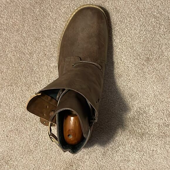 Unique Ankle Boot with Three Closures. 10 - Picture 4 of 4